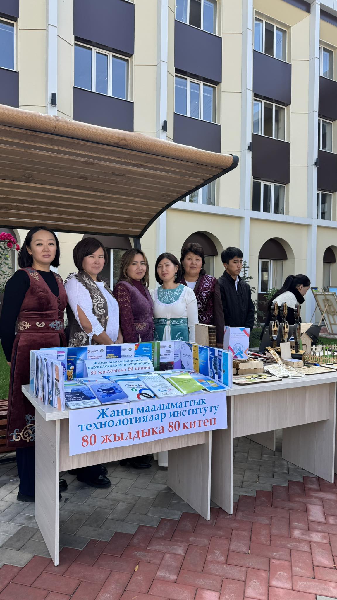 В КГУ имени И. Арабаева прошла научно-инновационная выставка, приуроченная к 80-летнему юбилею