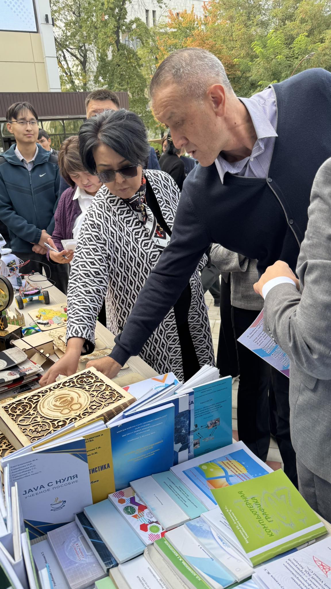 В КГУ имени И. Арабаева прошла научно-инновационная выставка, приуроченная к 80-летнему юбилею