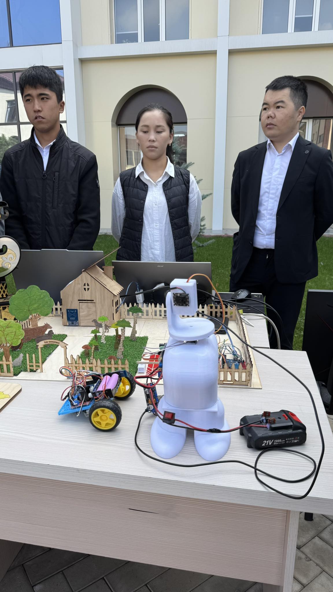 В КГУ имени И. Арабаева прошла научно-инновационная выставка, приуроченная к 80-летнему юбилею